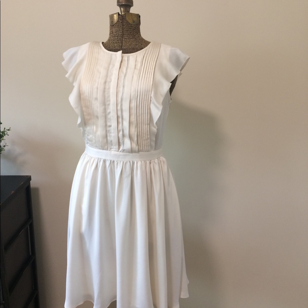 Banana Republic Pintuck Ruffle Dress in Cream <2>